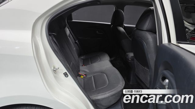 Kia Pride 1.6 GDI Hatchback Luxury 2014 — фото 12