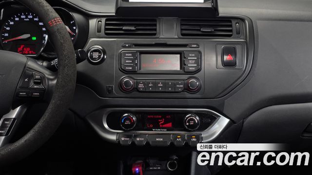 Kia Pride 1.6 GDI Hatchback Luxury 2014 — фото 14