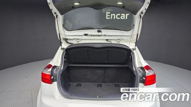 Kia Pride 1.6 GDI Hatchback Luxury 2014 — фото 20