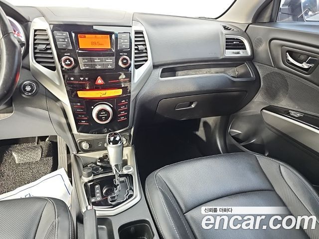 KG Mobility (SsangYong) Tivoli VX 2WD 2015 — фото 10