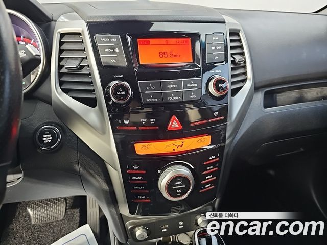 KG Mobility (SsangYong) Tivoli VX 2WD 2015 — фото 18