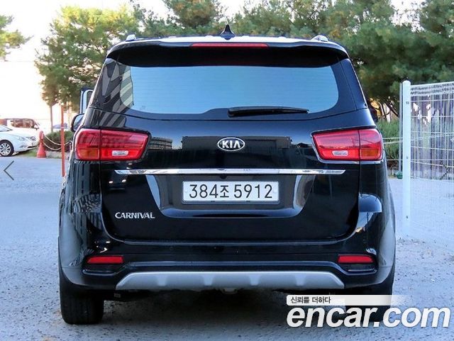 Kia Carnival 9-Seater Luxury 2019 — фото 4