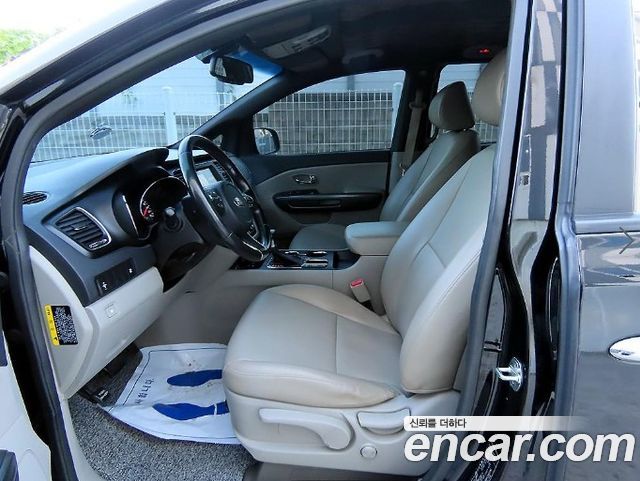 Kia Carnival 9-Seater Luxury 2019 — фото 5