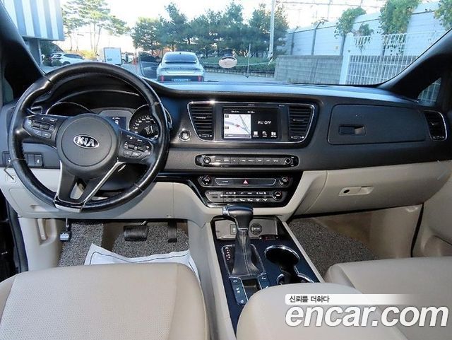 Kia Carnival 9-Seater Luxury 2019 — фото 8