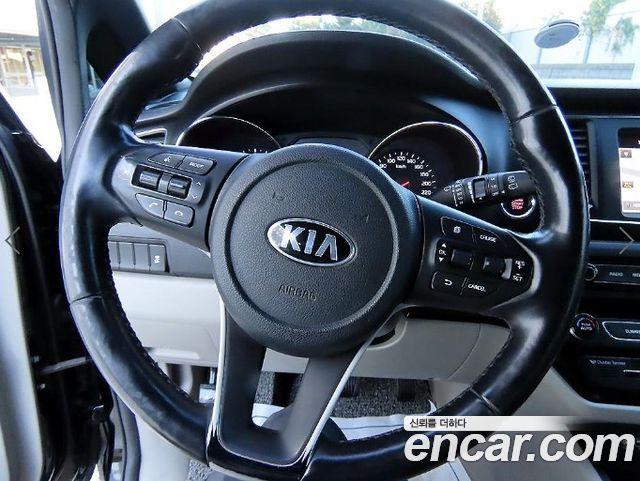 Kia Carnival 9-Seater Luxury 2019 — фото 9