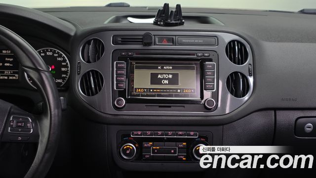 Volkswagen Tiguan 2.0 TDI  Premium 5N 2013 — фото 18