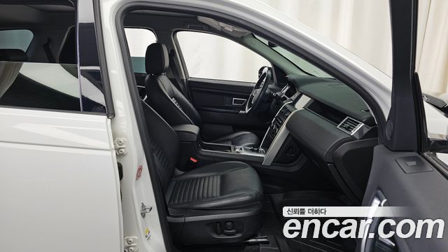 Land Rover Discovery Sport 2.0 TD4 HSE Luxury 2017 — фото 11