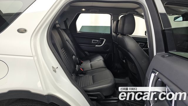 Land Rover Discovery Sport 2.0 TD4 HSE Luxury 2017 — фото 12