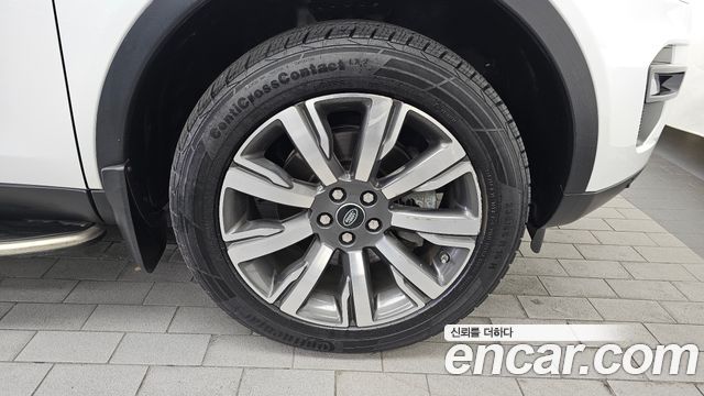 Land Rover Discovery Sport 2.0 TD4 HSE Luxury 2017 — фото 21