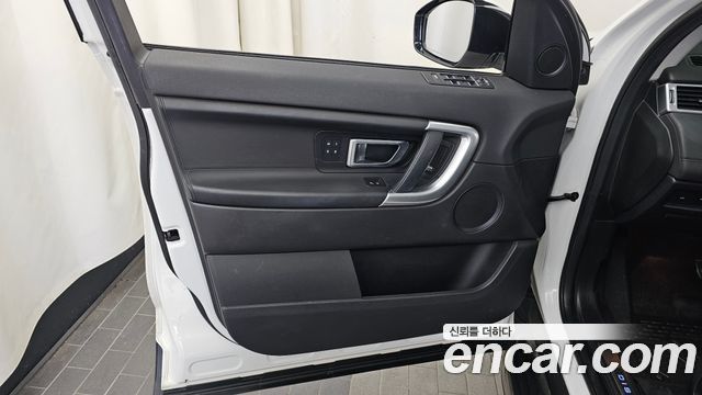 Land Rover Discovery Sport 2.0 TD4 HSE Luxury 2017 — фото 24