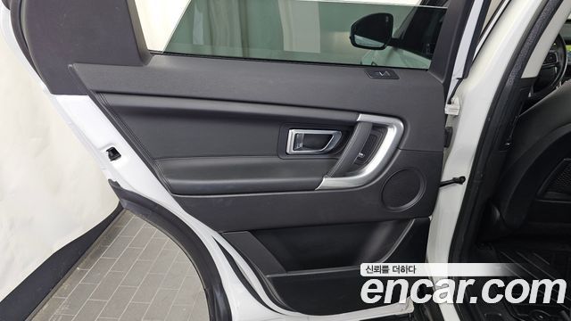 Land Rover Discovery Sport 2.0 TD4 HSE Luxury 2017 — фото 25