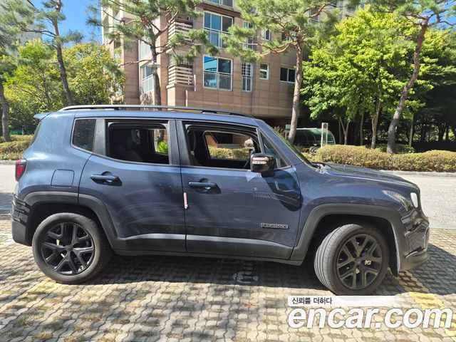 Jeep Renegade 1.3 Limited 2023 — фото 9