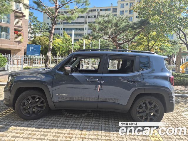Jeep Renegade 1.3 Limited 2023 — фото 10