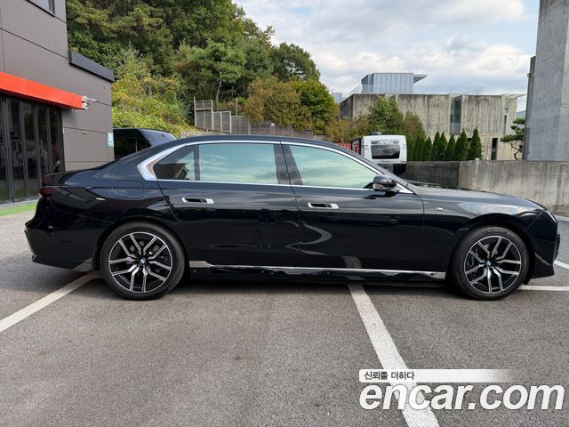 BMW 7 Series (G70) 740i xDrive M Sport Limited 2025 — фото 4