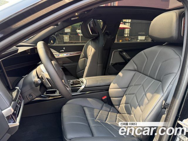 BMW 7 Series (G70) 740i xDrive M Sport Limited 2025 — фото 10