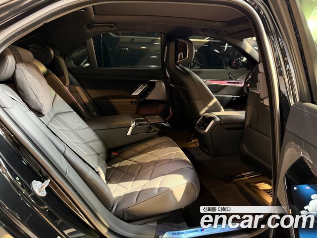 BMW 7 Series (G70) 740i xDrive M Sport Limited 2025 — фото 18