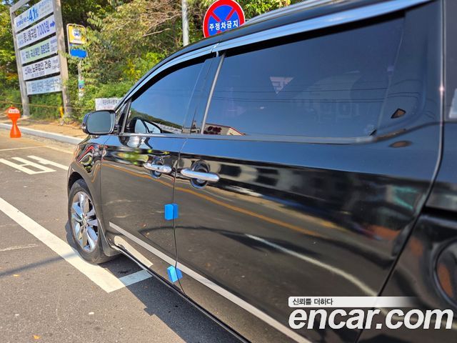 Kia Carnival 9-seater Prestige 2017 — фото 6