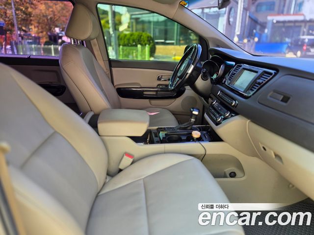 Kia Carnival 9-seater Prestige 2017 — фото 9