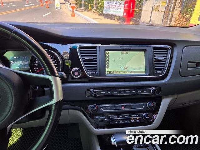 Kia Carnival 9-seater Prestige 2017 — фото 17