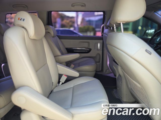Kia Carnival 9-seater Prestige 2017 — фото 19