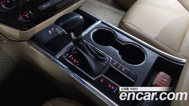 Kia Carnival 9-Seater Luxury 2019 — фото 9