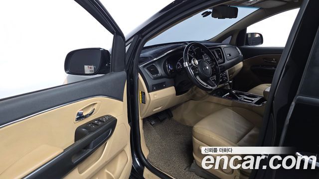 Kia Carnival 9-Seater Luxury 2019 — фото 10