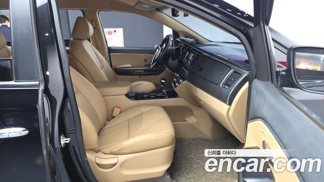 Kia Carnival 9-Seater Luxury 2019 — фото 11