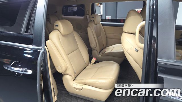 Kia Carnival 9-Seater Luxury 2019 — фото 12