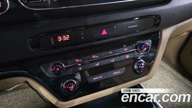 Kia Carnival 9-Seater Luxury 2019 — фото 17