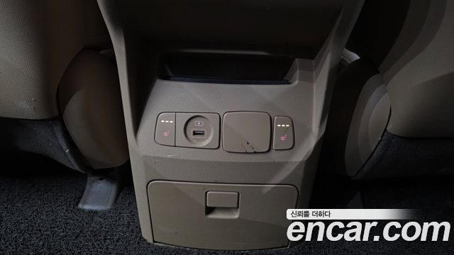 Kia Carnival 9-Seater Luxury 2019 — фото 19