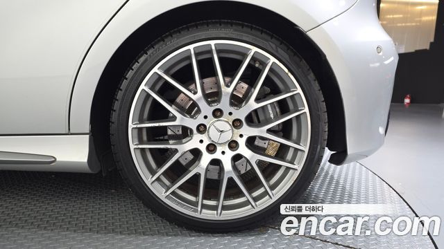 Mercedes-Benz A-Class (W176) A45 AMG 4MATIC 2017 — фото 21