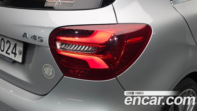Mercedes-Benz A-Class (W176) A45 AMG 4MATIC 2017 — фото 23