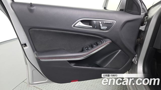 Mercedes-Benz A-Class (W176) A45 AMG 4MATIC 2017 — фото 24