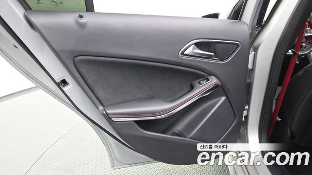 Mercedes-Benz A-Class (W176) A45 AMG 4MATIC 2017 — фото 25