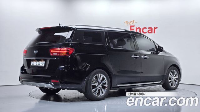 Kia Carnival 9-Seater Prstige 2020 — фото 2