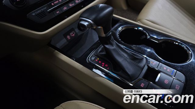 Kia Carnival 9-Seater Prstige 2020 — фото 9