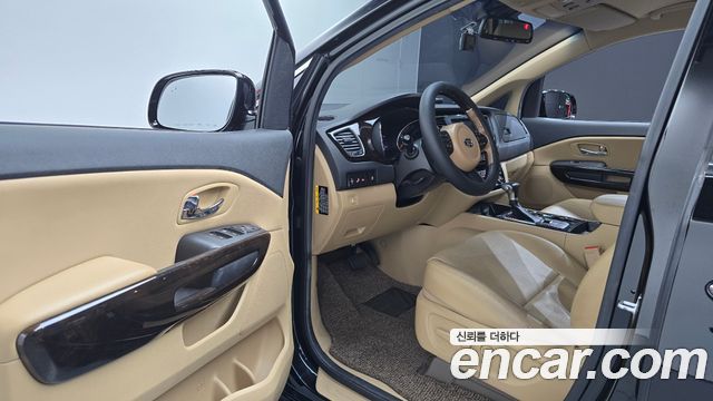 Kia Carnival 9-Seater Prstige 2020 — фото 10