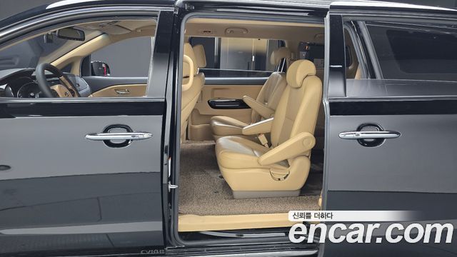 Kia Carnival 9-Seater Prstige 2020 — фото 12