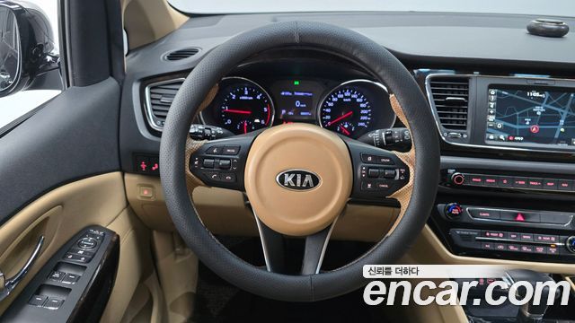 Kia Carnival 9-Seater Prstige 2020 — фото 13