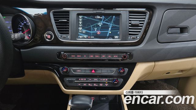 Kia Carnival 9-Seater Prstige 2020 — фото 16