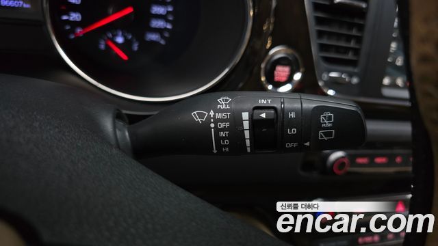 Kia Carnival 9-Seater Prstige 2020 — фото 20