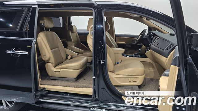 Kia Carnival 9-Seater Prstige 2020 — фото 26