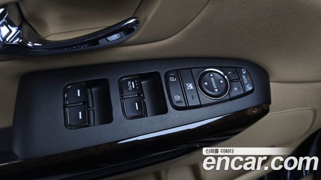 Kia Carnival 9-Seater Prstige 2020 — фото 28