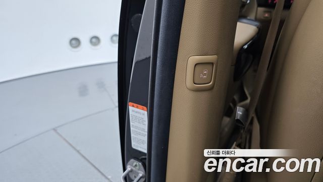 Kia Carnival 9-Seater Prstige 2020 — фото 29