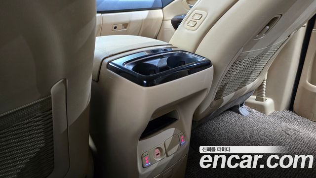 Kia Carnival 9-Seater Prstige 2020 — фото 30