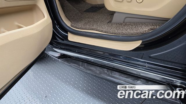 Kia Carnival 9-Seater Prstige 2020 — фото 32