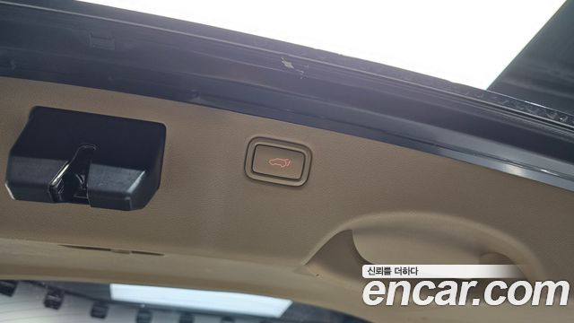 Kia Carnival 9-Seater Prstige 2020 — фото 33