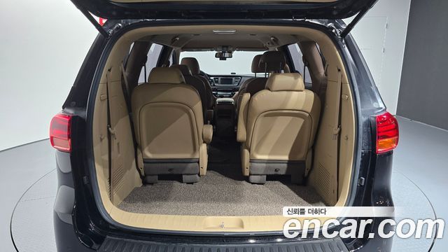 Kia Carnival 9-Seater Prstige 2020 — фото 34