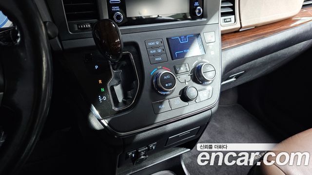 Toyota Sienna 3.5 AWD 2018 — фото 9
