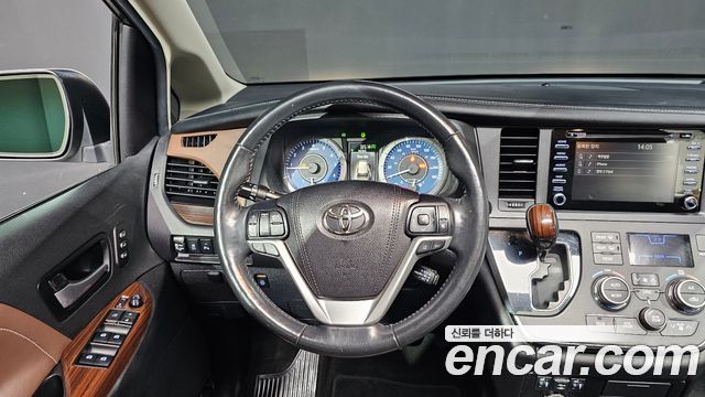 Toyota Sienna 3.5 AWD 2018 — фото 12